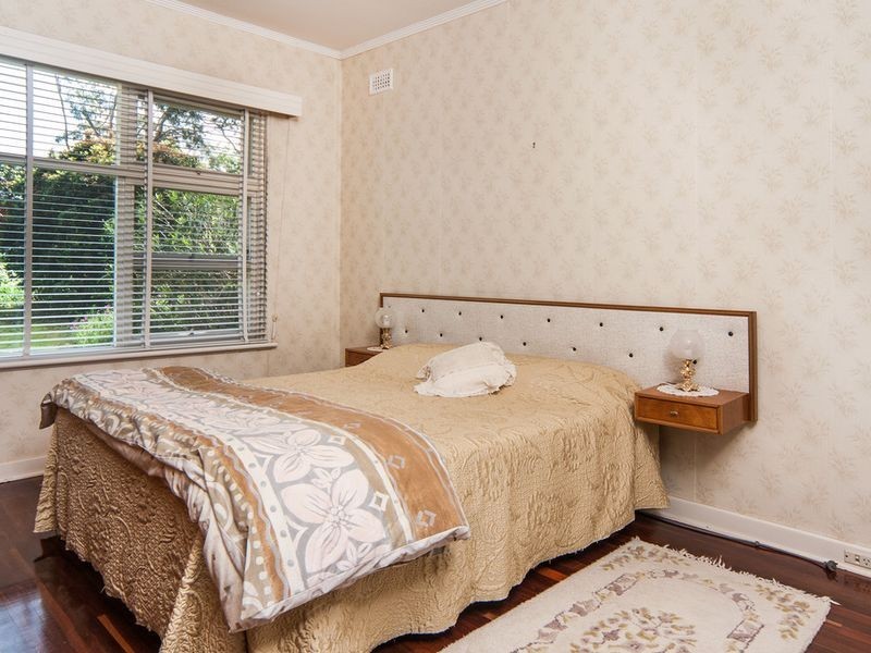 15 Parham Road, Eden Hills SA 5050