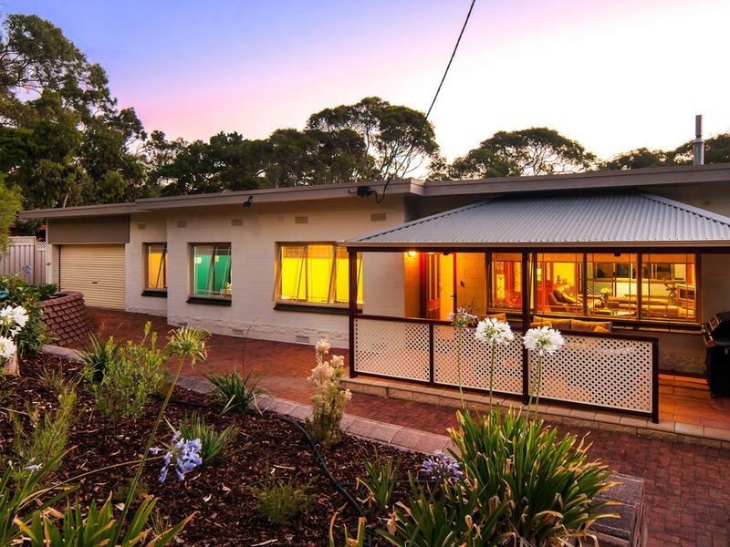 17 Mountain Road, Eden Hills SA 5050