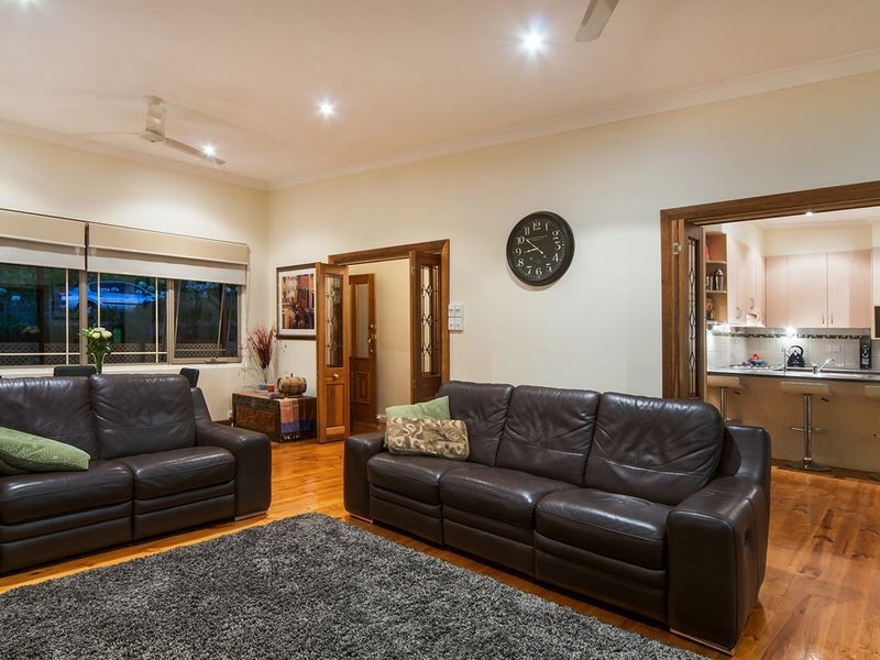 17 Mountain Road, Eden Hills SA 5050