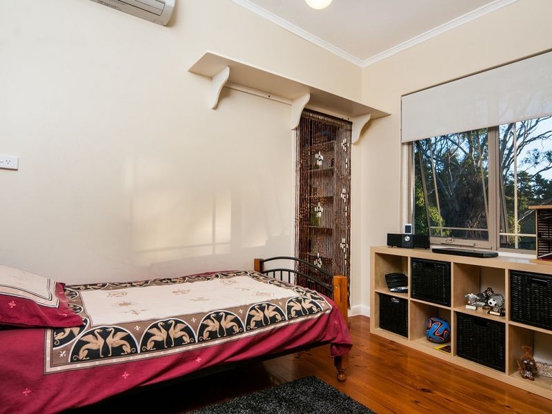 17 Mountain Road, Eden Hills SA 5050