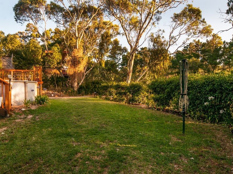 17 Mountain Road, Eden Hills SA 5050