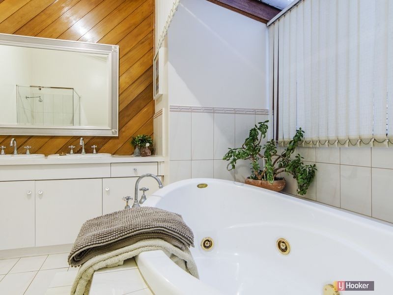 15 Gwendoline Ct, Coromandel Valley SA 5051