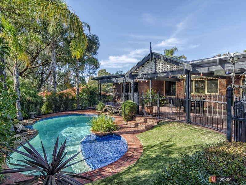 9 Crossdale Drive, Aberfoyle Park SA 5159