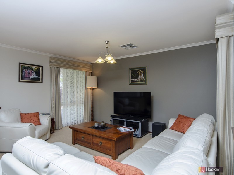 9 Crossdale Drive, Aberfoyle Park SA 5159