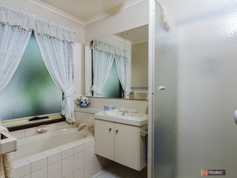 9 Crossdale Drive, Aberfoyle Park SA 5159