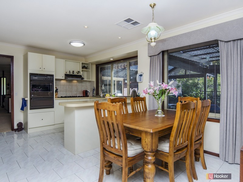 9 Crossdale Drive, Aberfoyle Park SA 5159