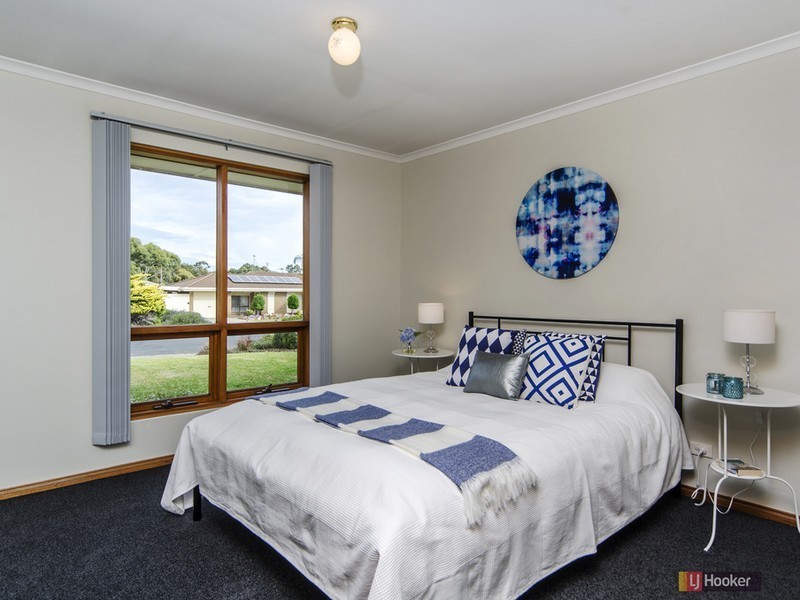 11 Paragon Ave, Aberfoyle Park SA 5159