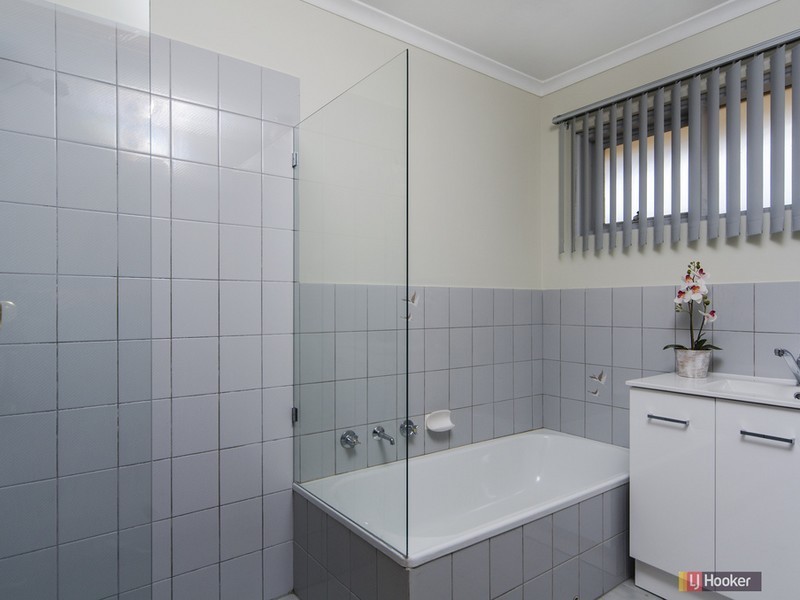 11 Paragon Ave, Aberfoyle Park SA 5159