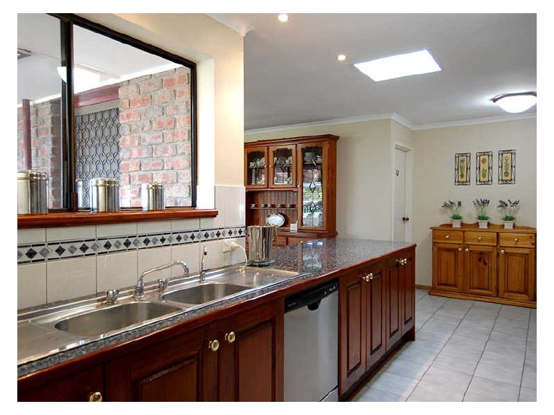 10 Leah Street, Aberfoyle Park SA 5159