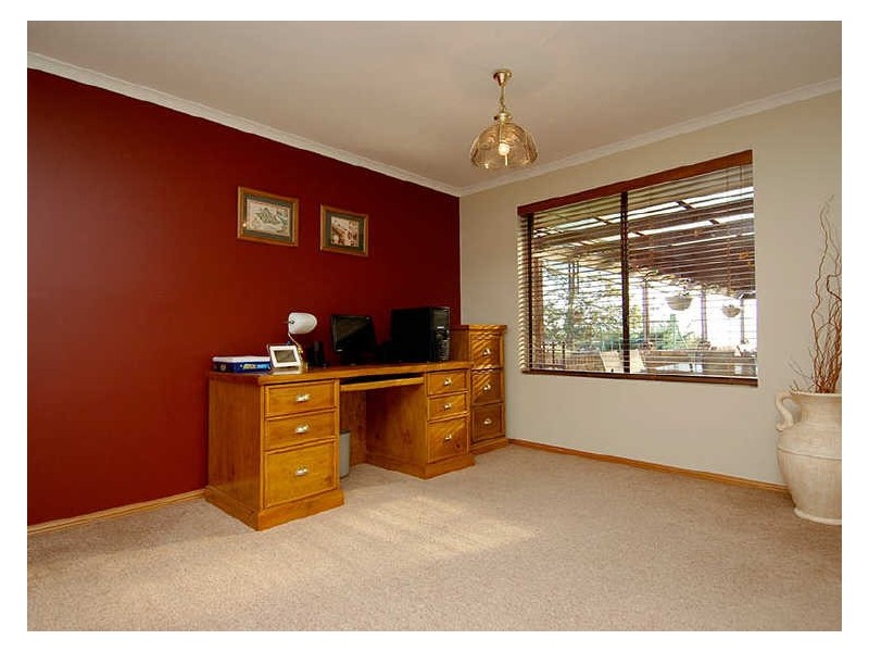 10 Leah Street, Aberfoyle Park SA 5159