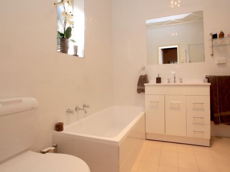 8 Dale Road, Eden Hills SA 5050