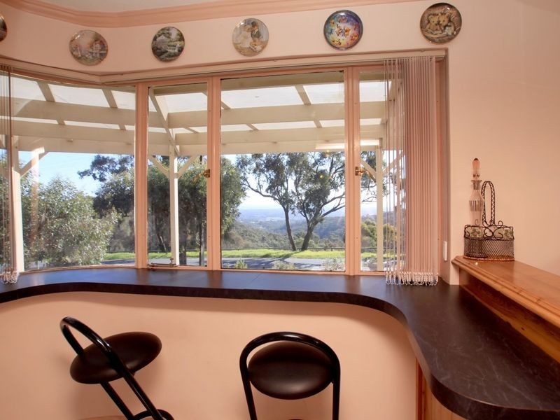 8 Dale Road, Eden Hills SA 5050