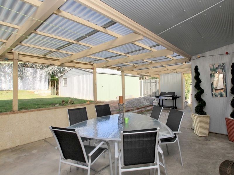 8 Dale Road, Eden Hills SA 5050