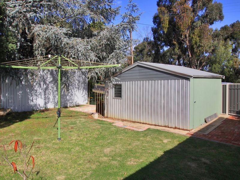 8 Dale Road, Eden Hills SA 5050