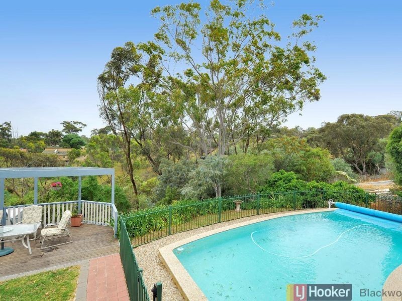 12 Yurilla Drive, Bellevue Heights SA 5050