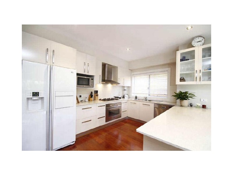 18 Kanoona Avenue, St Ives NSW 2075