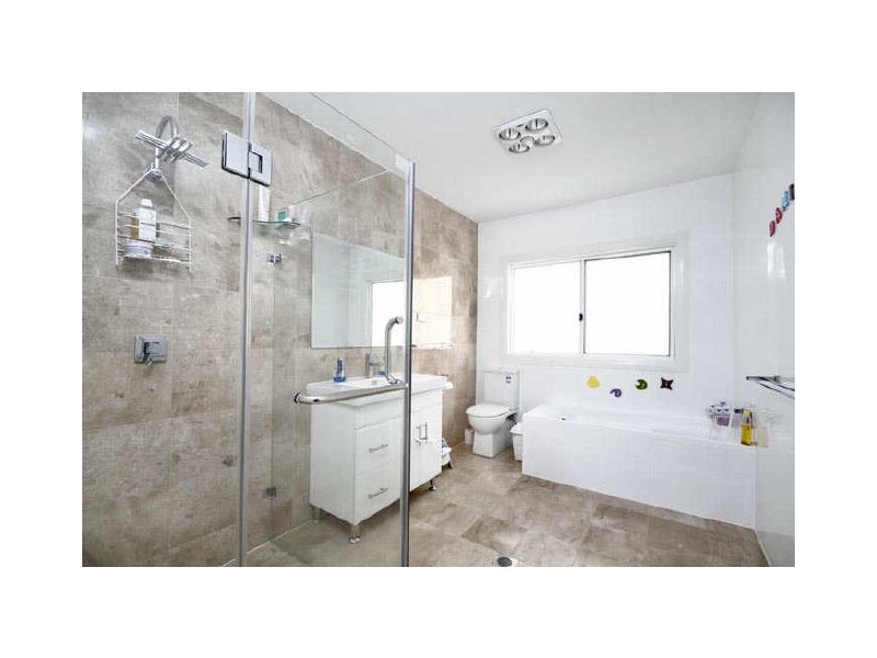 18 Kanoona Avenue, St Ives NSW 2075