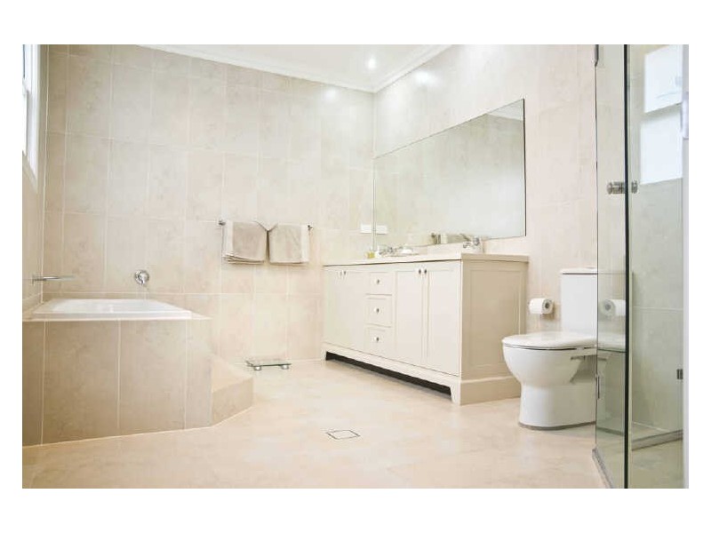 8A The Crest, Killara NSW 2071