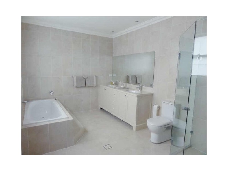 8A The Crest, Killara NSW 2071