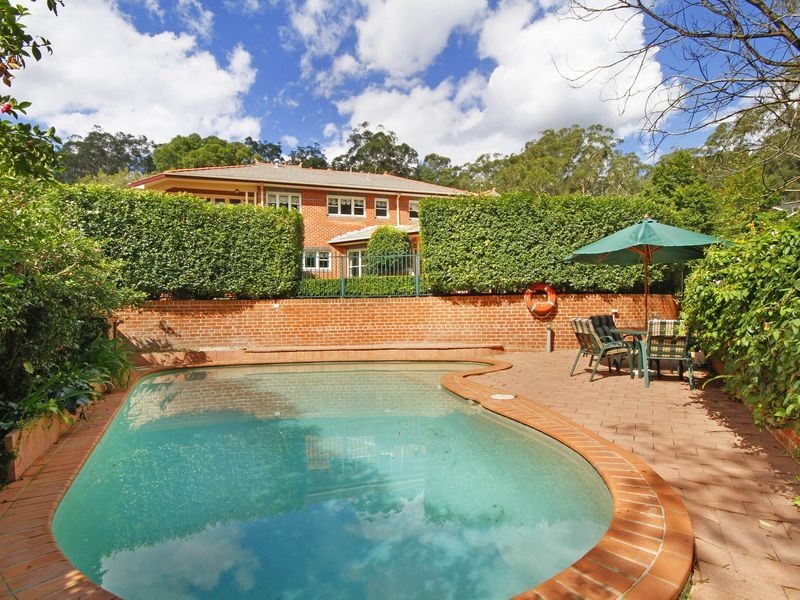 11 St Andrews Drive, Pymble NSW 2073