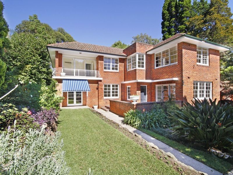 8 Bloomsbury Avenue, Pymble NSW 2073