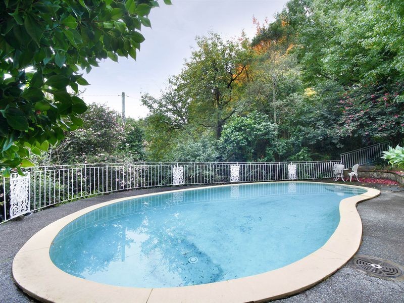 8 Bloomsbury Avenue, Pymble NSW 2073