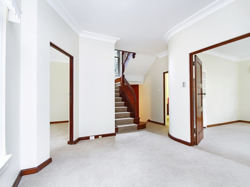 8 Bloomsbury Avenue, Pymble NSW 2073