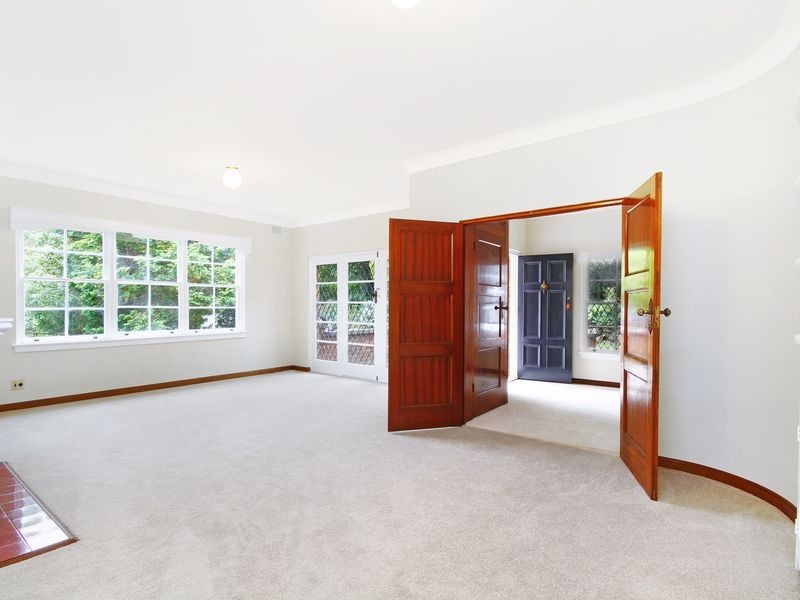 8 Bloomsbury Avenue, Pymble NSW 2073