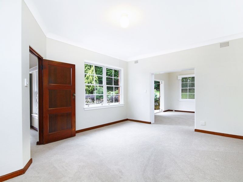 8 Bloomsbury Avenue, Pymble NSW 2073