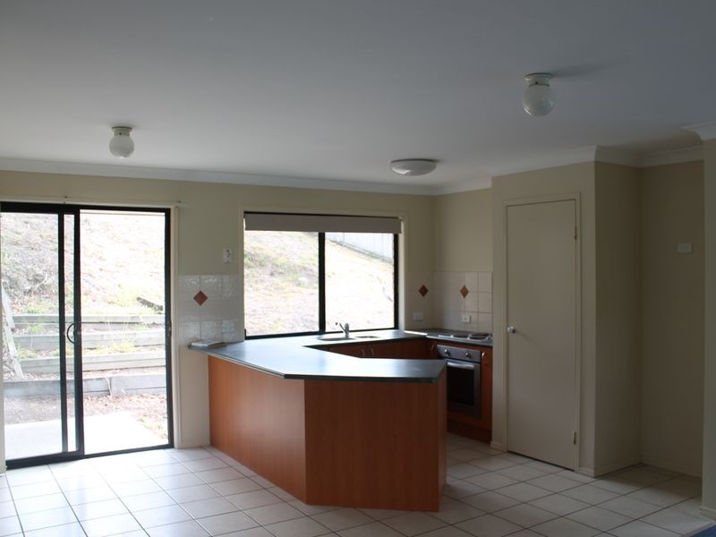 7 Hillside Cresent, Edens Landing QLD 4207