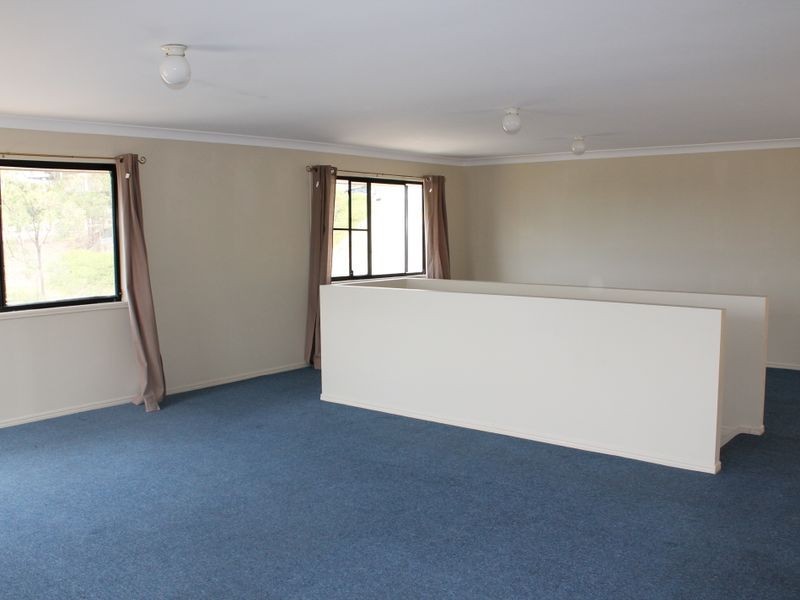 7 Hillside Cresent, Edens Landing QLD 4207