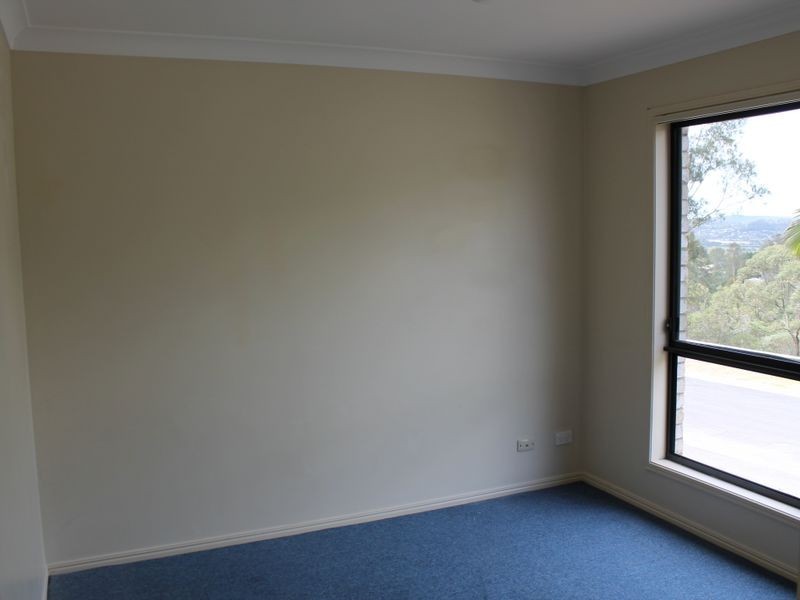 7 Hillside Cresent, Edens Landing QLD 4207