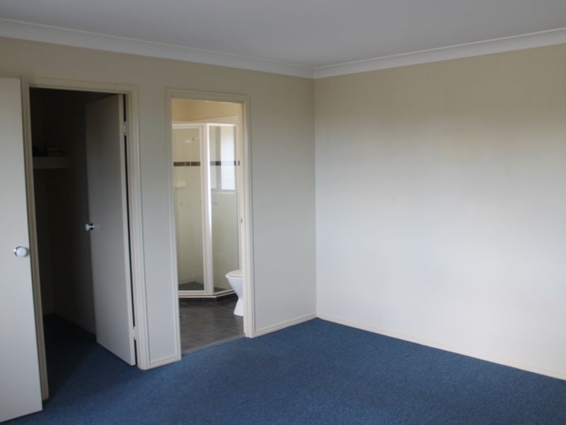 7 Hillside Cresent, Edens Landing QLD 4207
