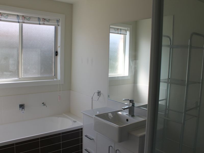 8 Ravensbourne Circuit, Waterford QLD 4133