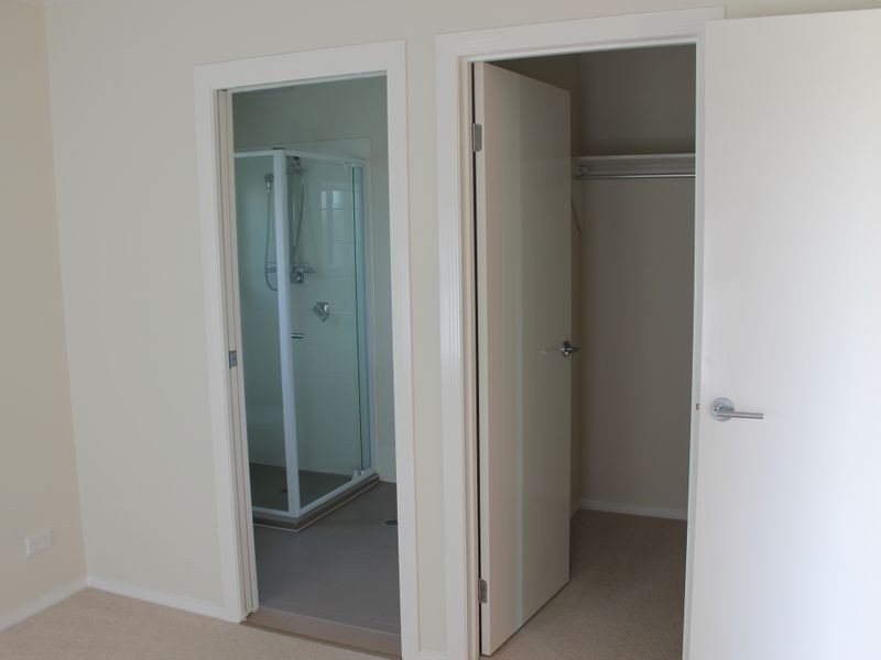 8 Ravensbourne Circuit, Waterford QLD 4133