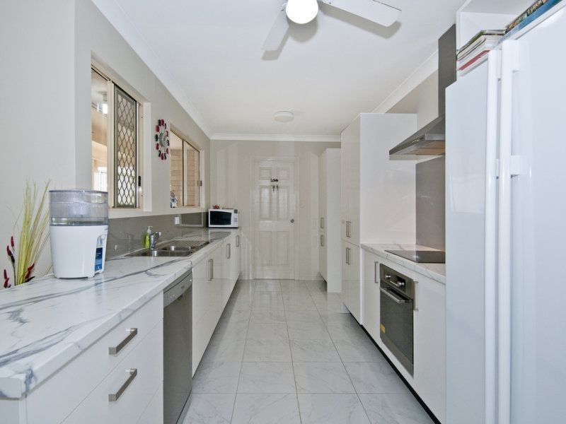 10 Vromans Court, Edens Landing QLD 4207