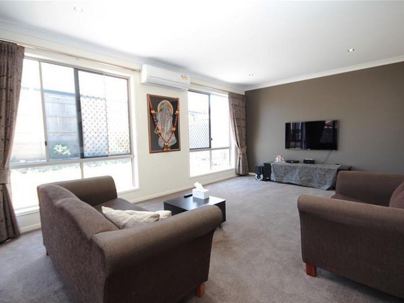 24 Grand Terrace, Waterford QLD 4133