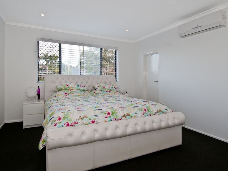 33 Lima Street, Edens Landing QLD 4207