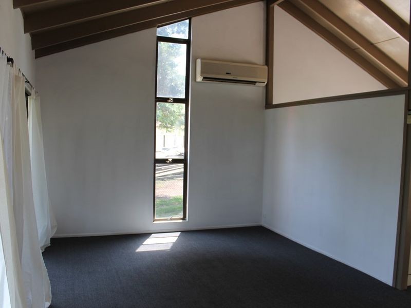 2 Curlew Crescent, Eagleby QLD 4207