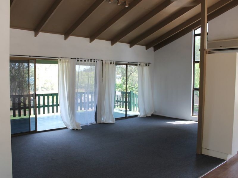 2 Curlew Crescent, Eagleby QLD 4207