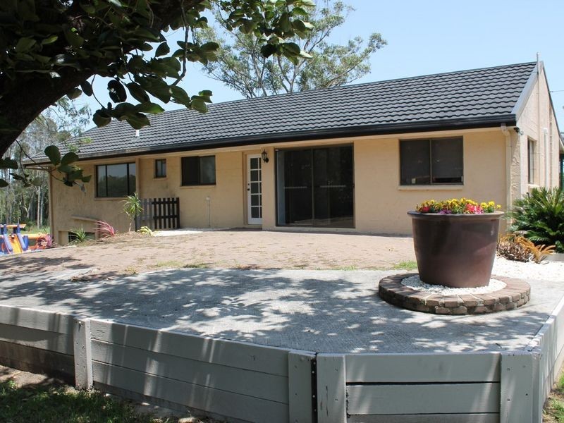 2 Curlew Crescent, Eagleby QLD 4207