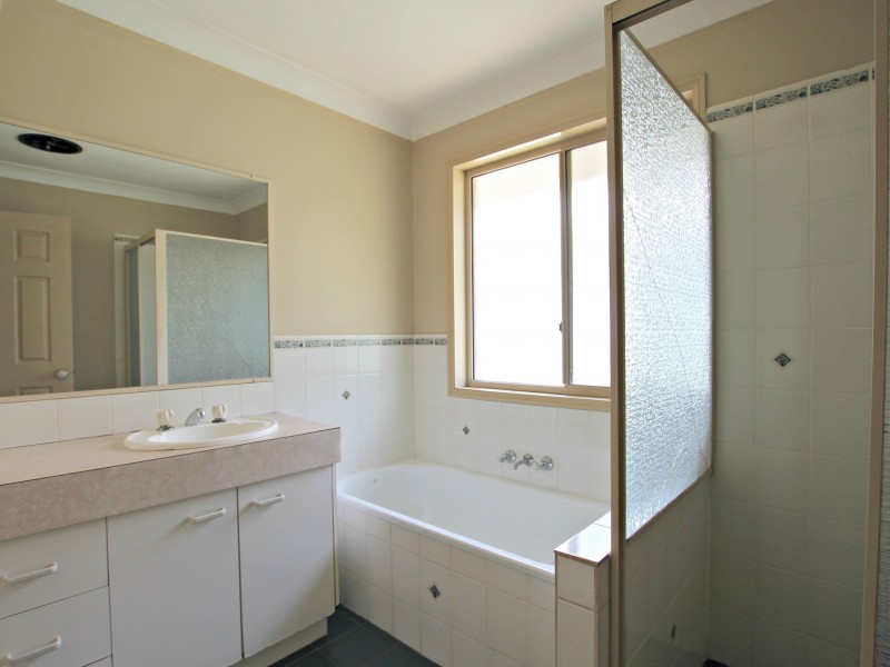 40 Loane Dr, Edens Landing QLD 4207
