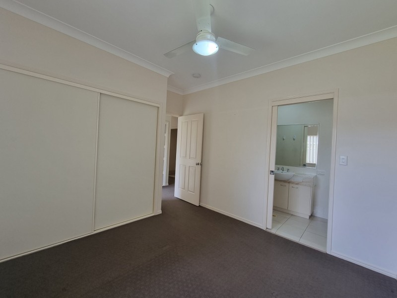 24 Bella Vista Circuit, Edens Landing QLD 4207