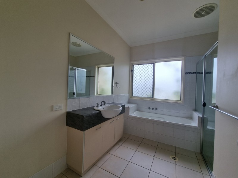24 Bella Vista Circuit, Edens Landing QLD 4207