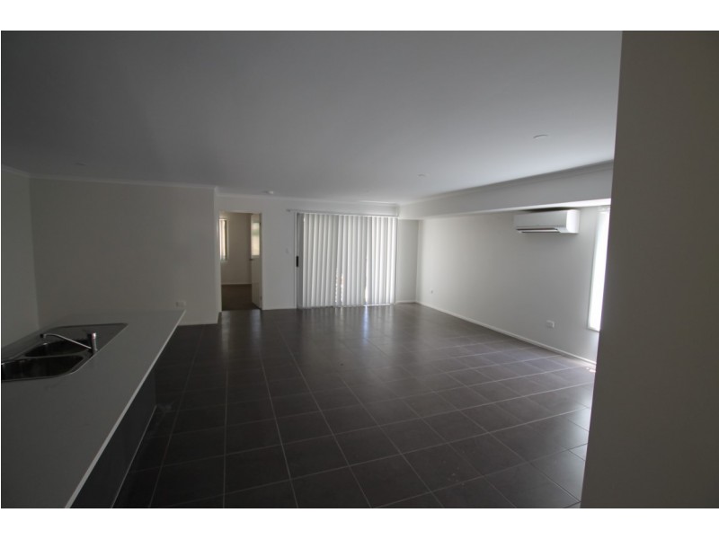 2/11 Scott Street, Beenleigh QLD 4207