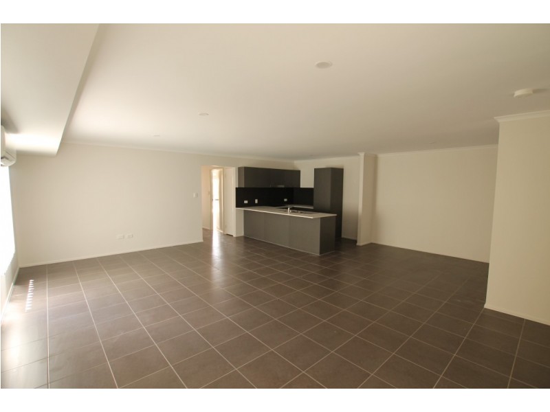 2/11 Scott Street, Beenleigh QLD 4207