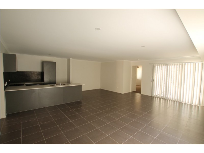 2/11 Scott Street, Beenleigh QLD 4207