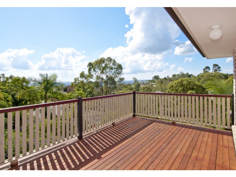 7 Hillside Crescent, Edens Landing QLD 4207