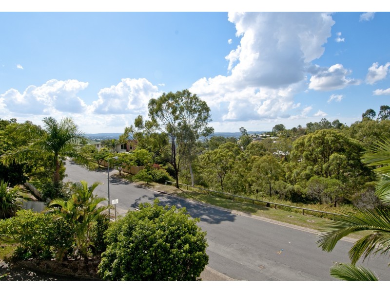 7 Hillside Crescent, Edens Landing QLD 4207