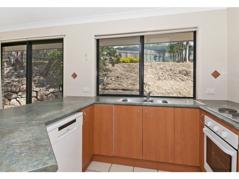 7 Hillside Crescent, Edens Landing QLD 4207